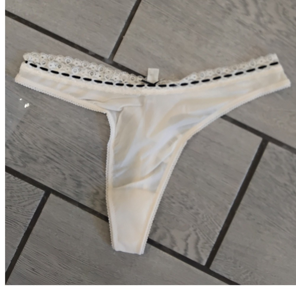 Free People So Sweet Thong Ivory Combo Lace Ribbon Panty FP129053CY Size M NEW